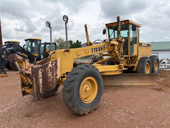 Photo of 1996 John Deere 770BH