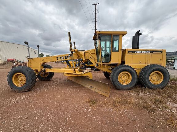 1996 John Deere 770BH