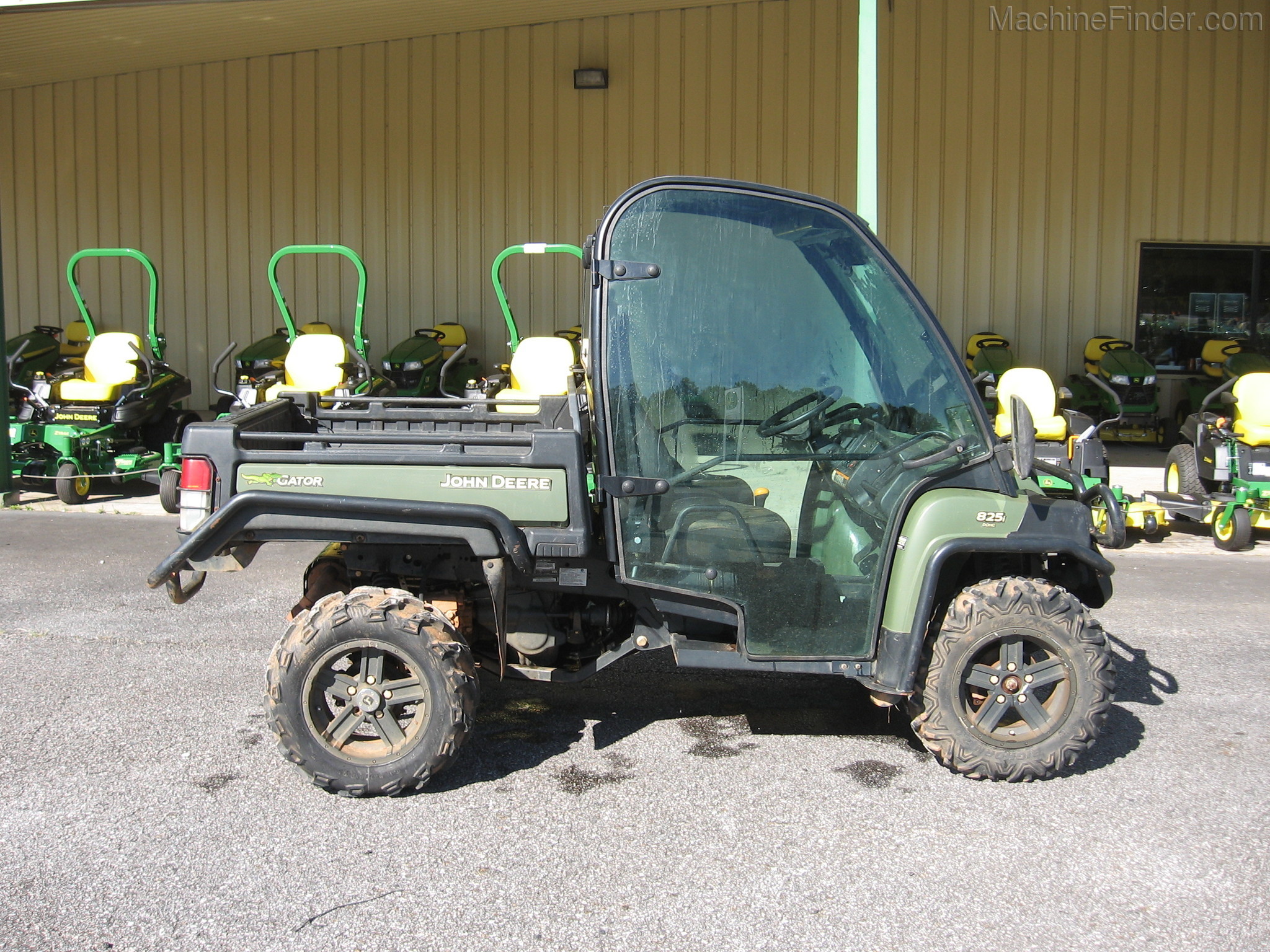2011 John Deere XUV 825I OLIVE Image 1