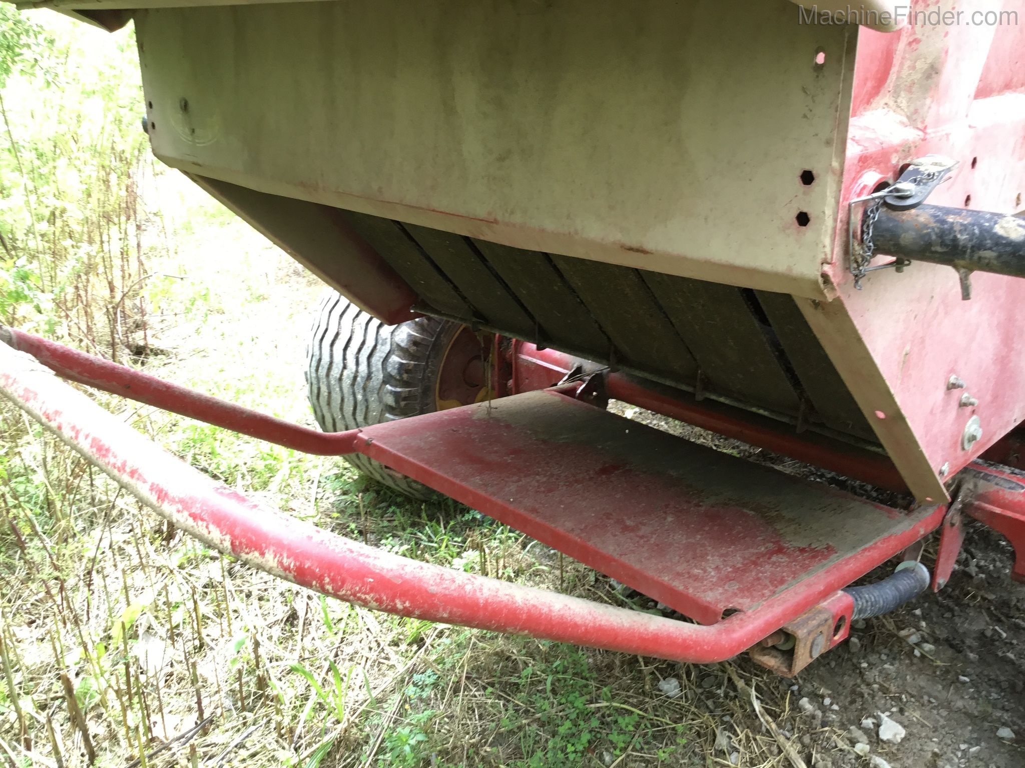 2011 New Holland BR7070 Image 8