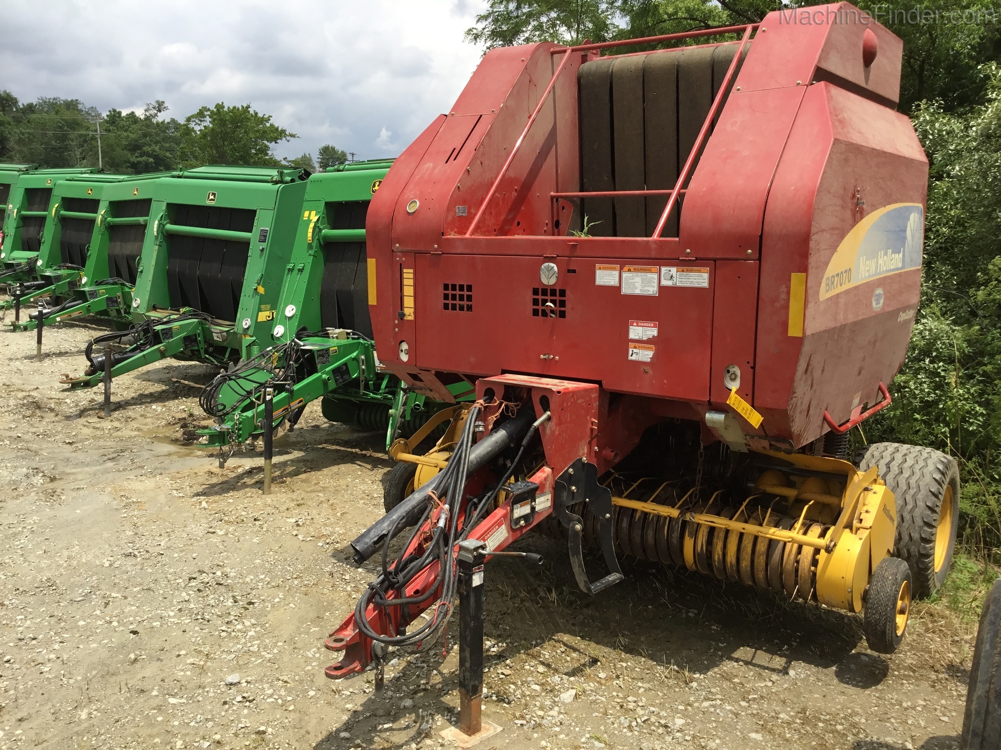 2011 New Holland BR7070 Image 2