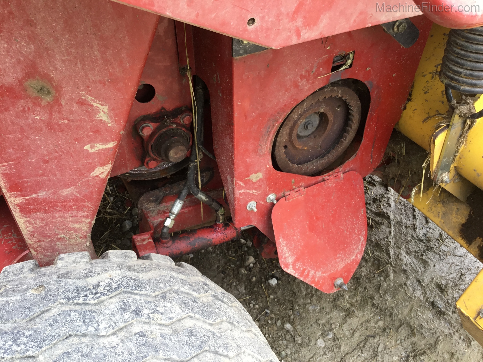 2011 New Holland BR7070 Image 7