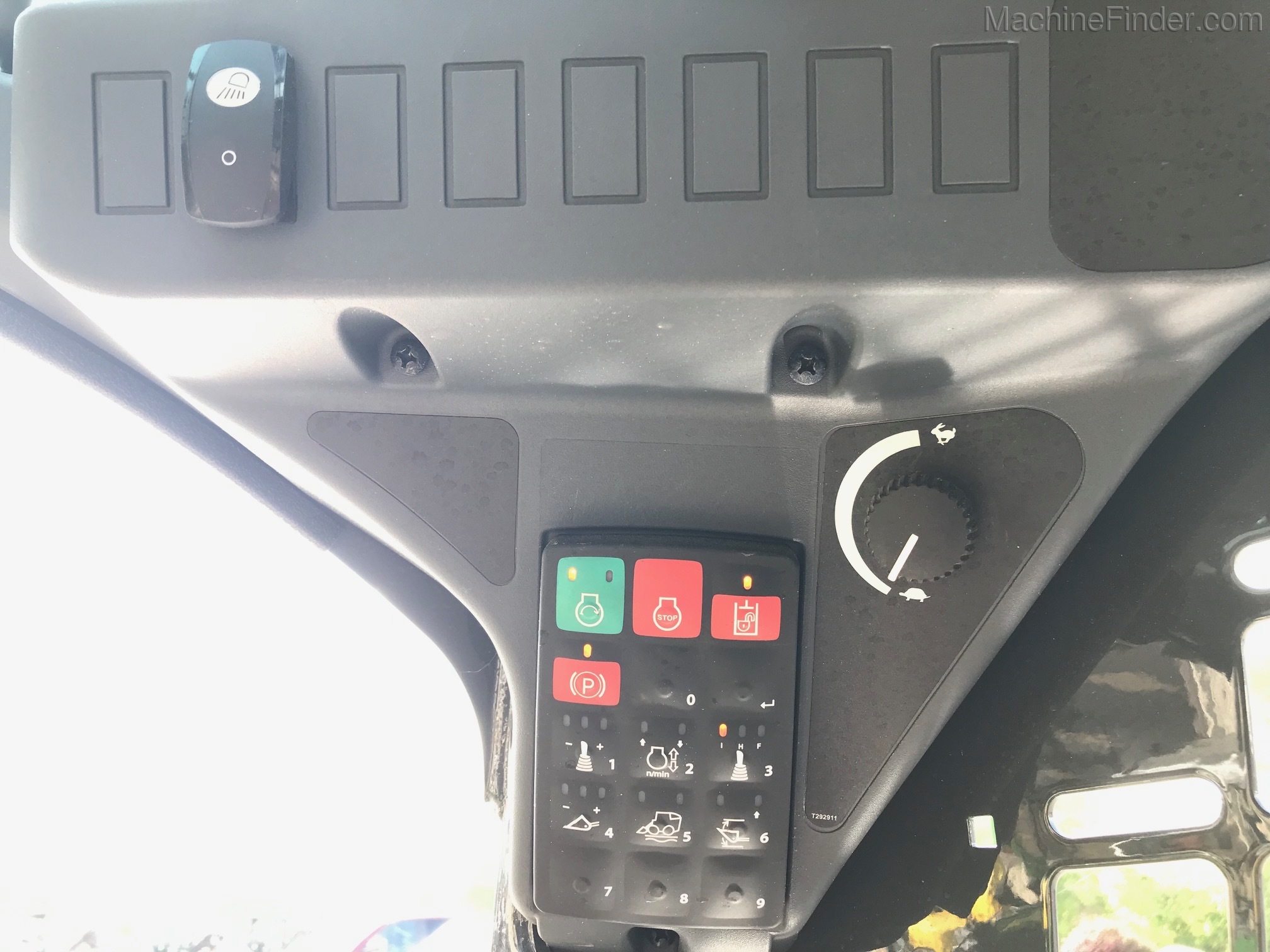 2021 John Deere 317G Image 10