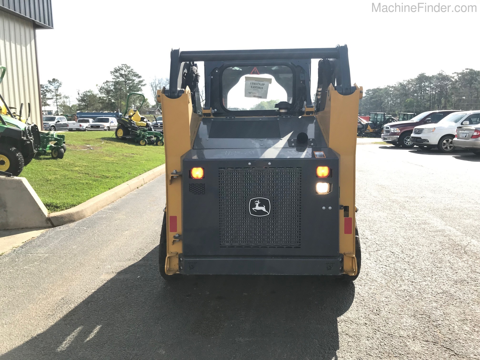 2021 John Deere 317G Image 4