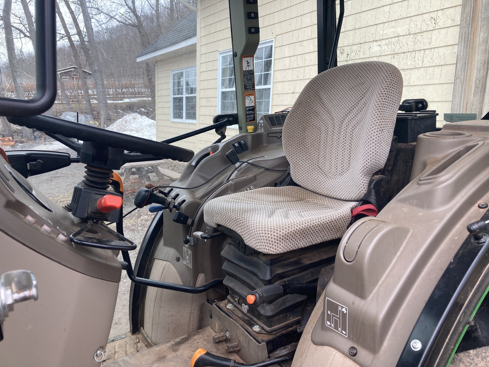 2017 John Deere 5100GN Image 16