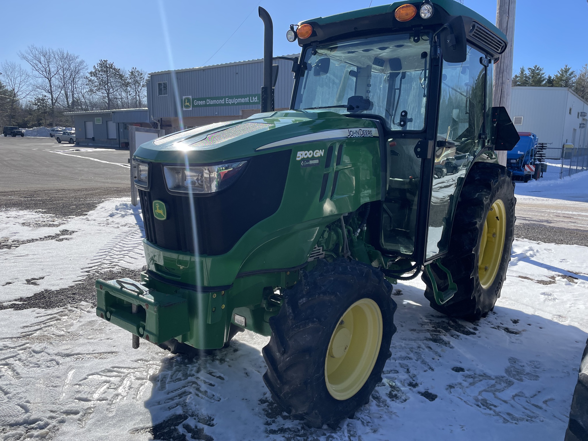 2017 John Deere 5100GN Image 2