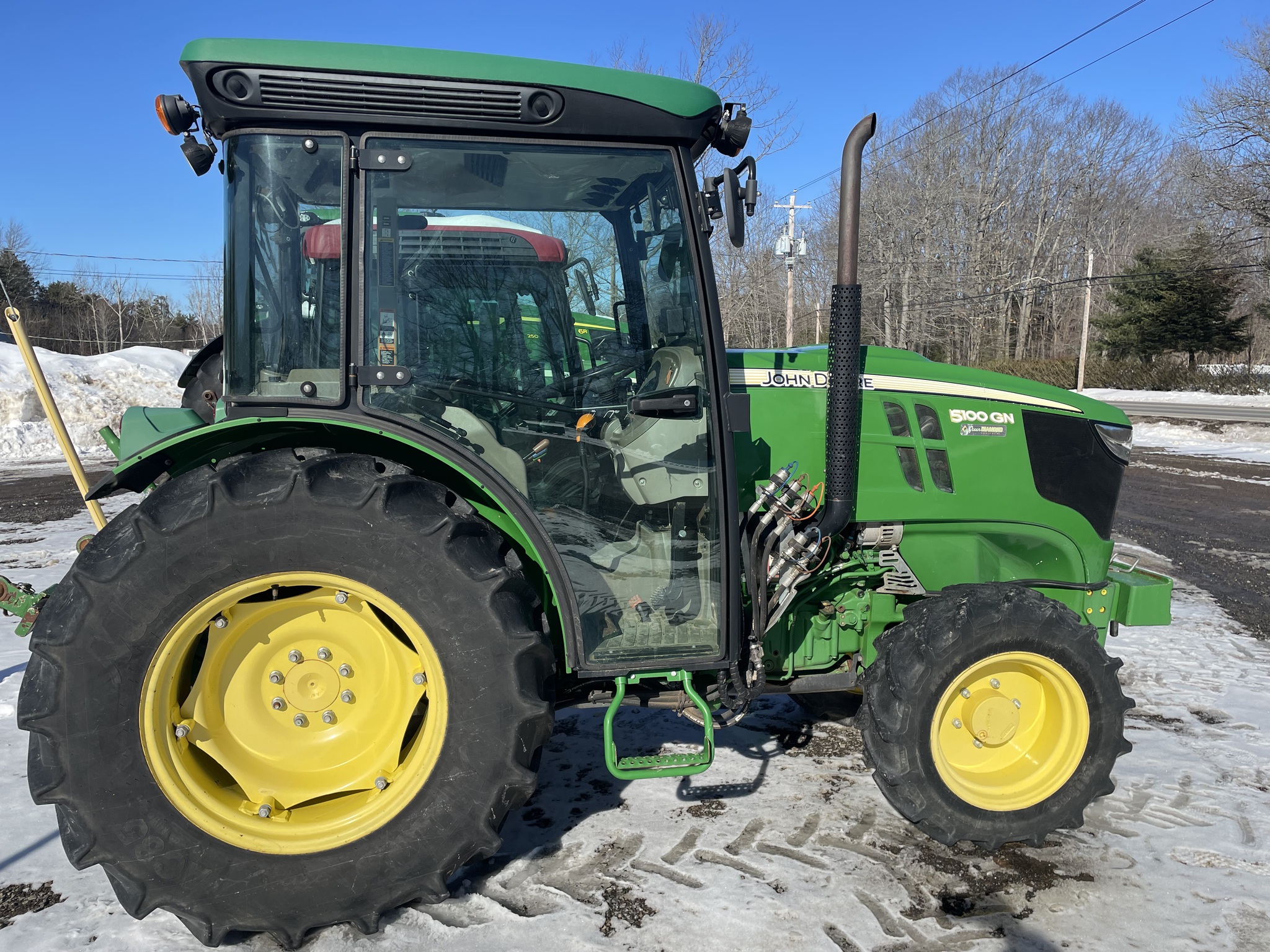 2017 John Deere 5100GN Image 6