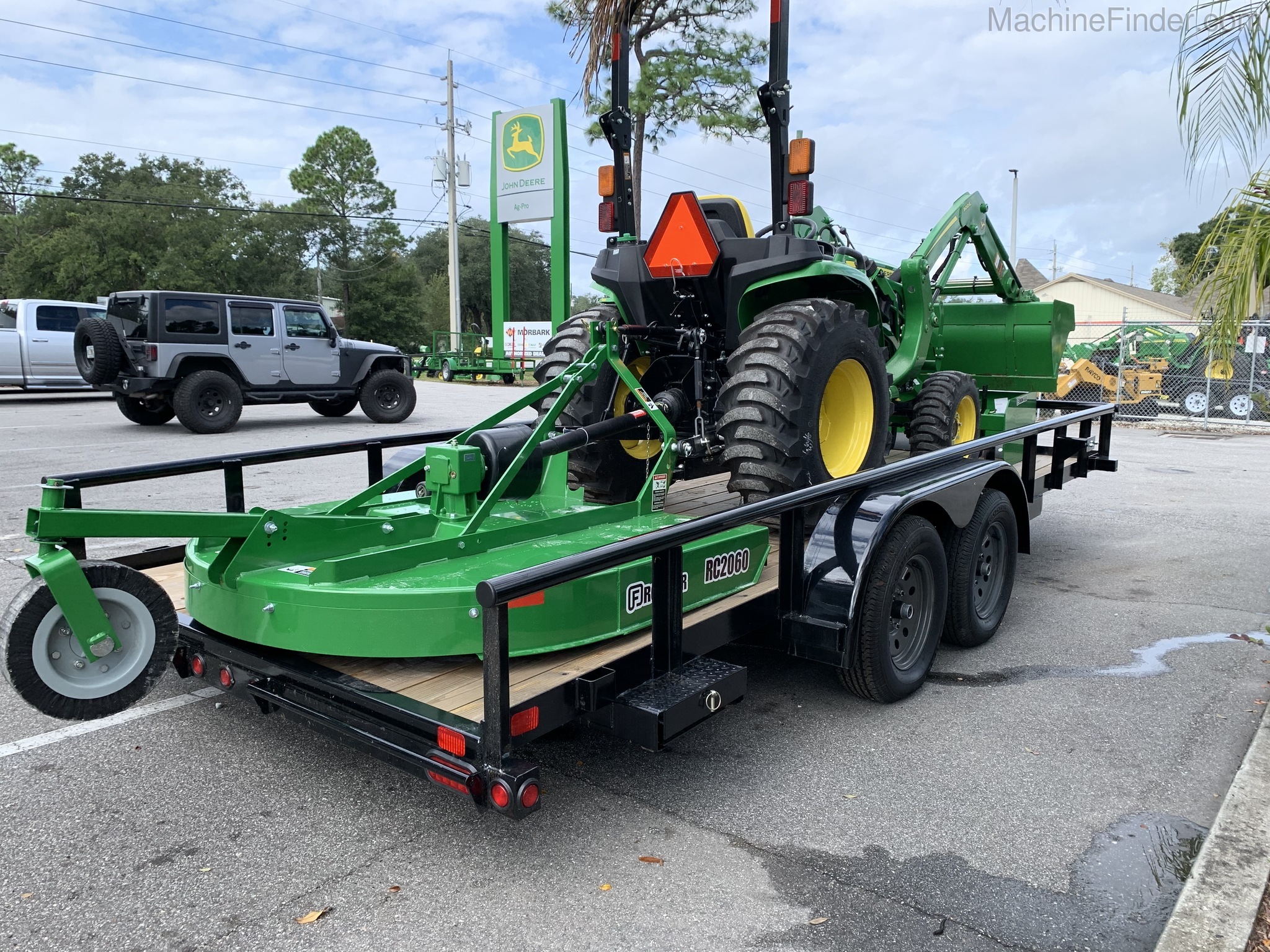 2020 John Deere 3038E Image 4