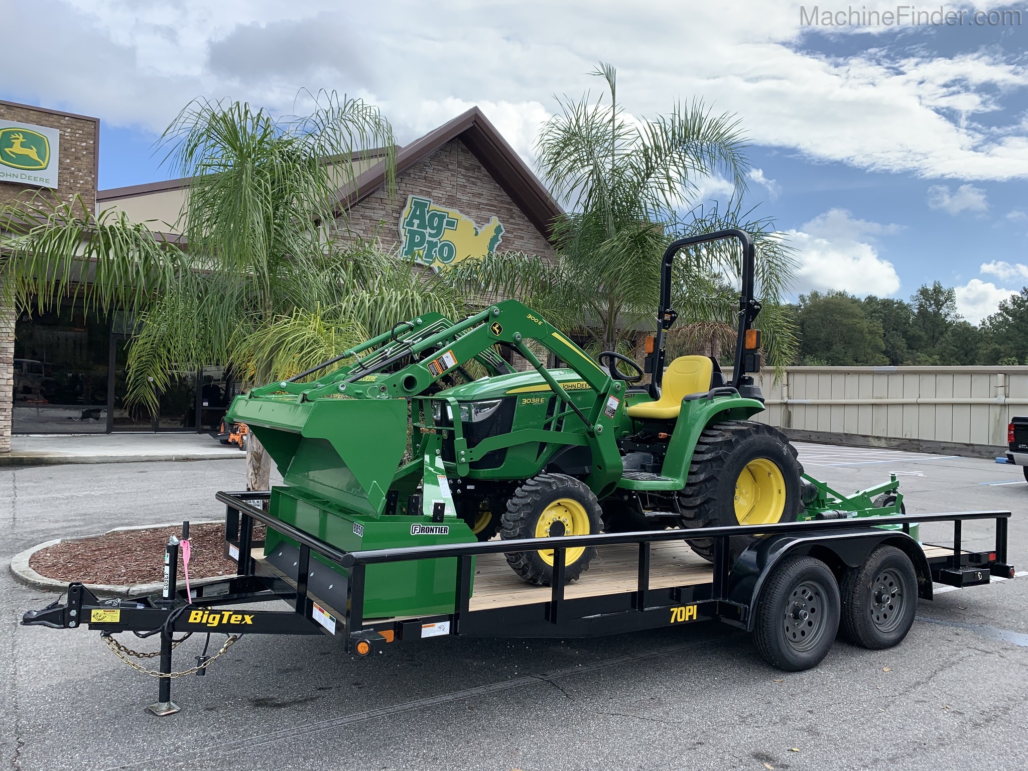 2020 John Deere 3038E Image 1