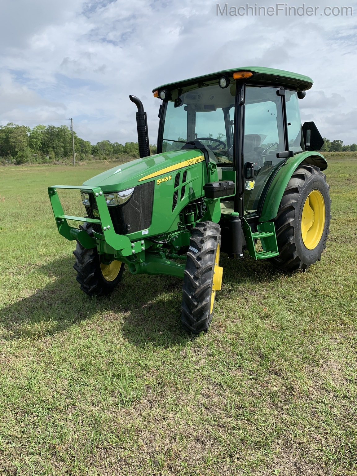 2020 John Deere 5065E Image 1