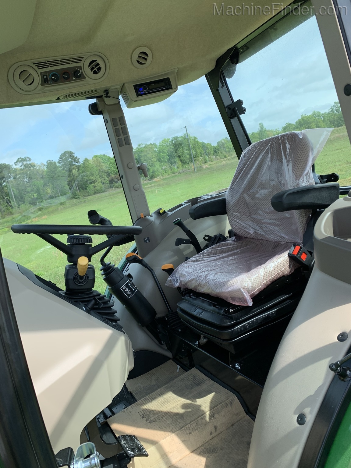 2020 John Deere 5065E Image 3