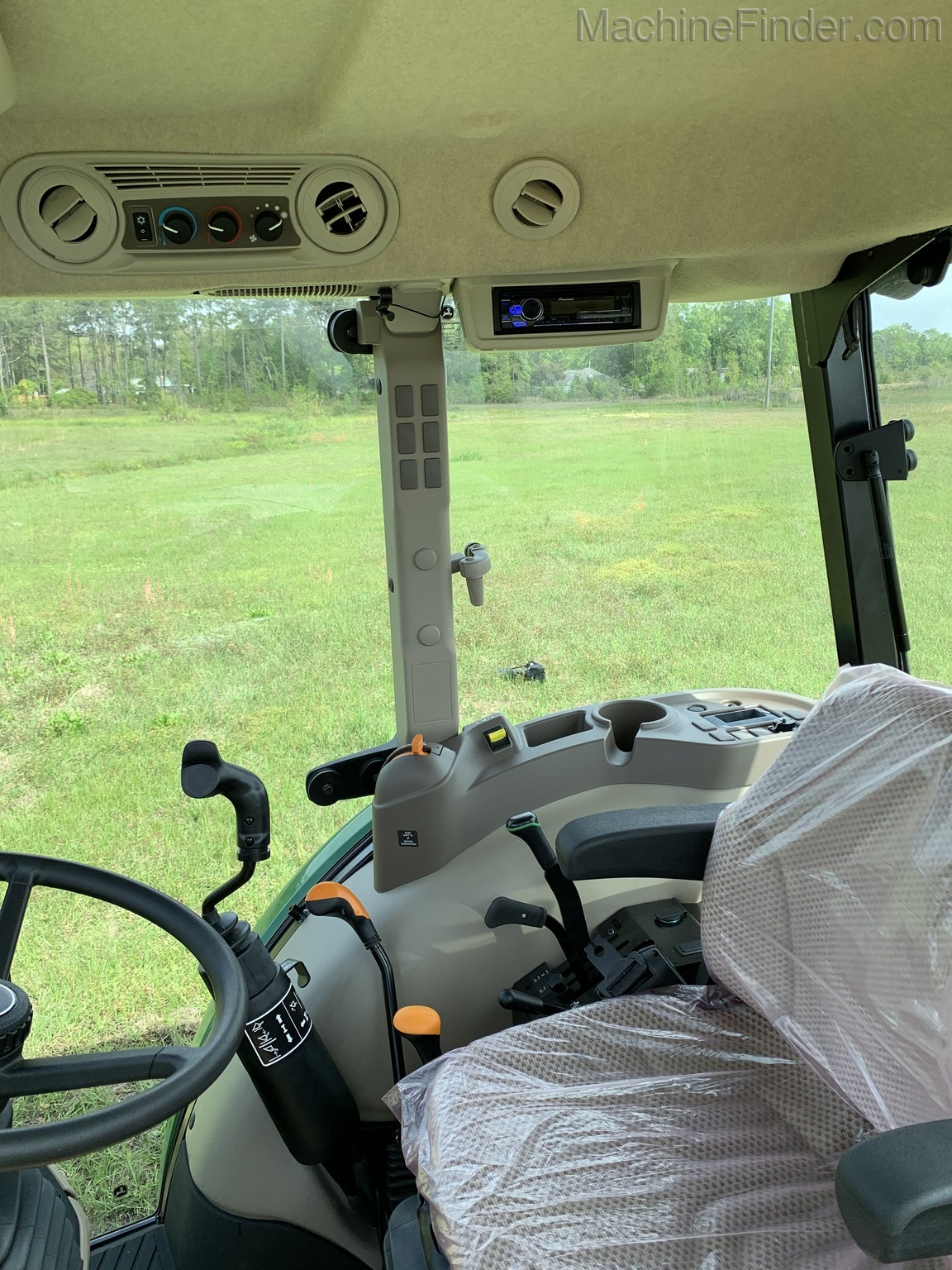 2020 John Deere 5065E Image 5