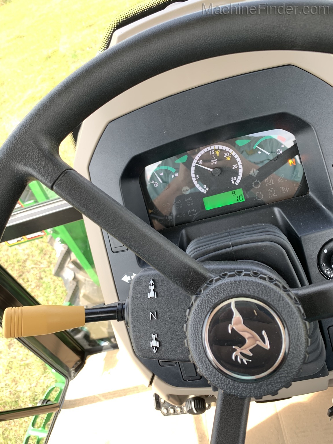 2020 John Deere 5065E Image 8