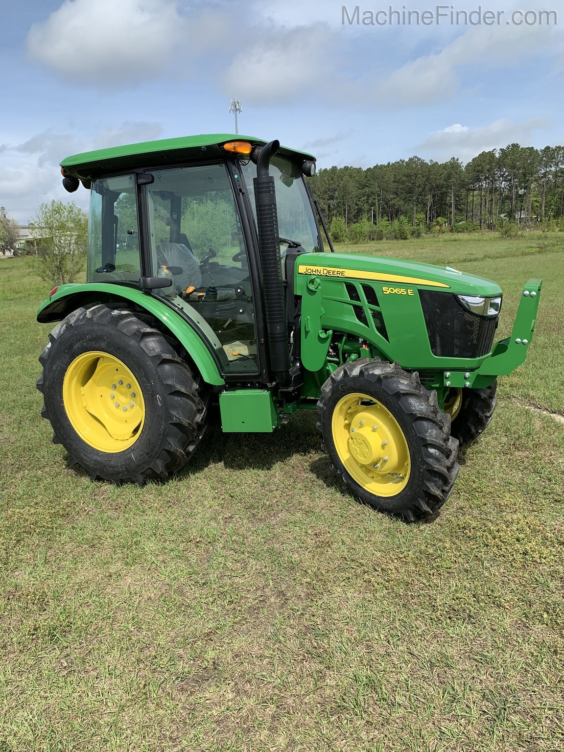 2020 John Deere 5065E Image 10