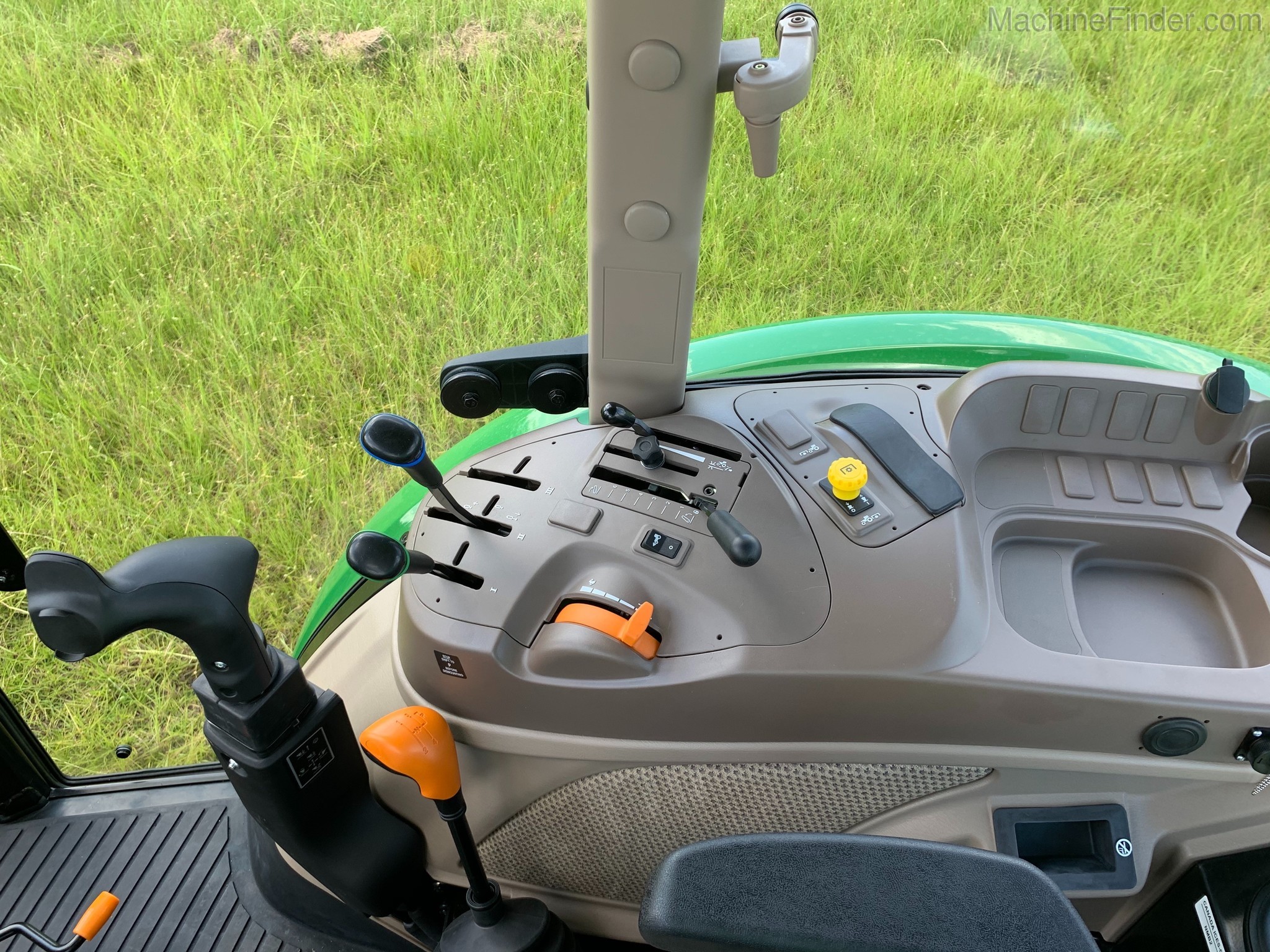 2020 John Deere 5100E Image 3