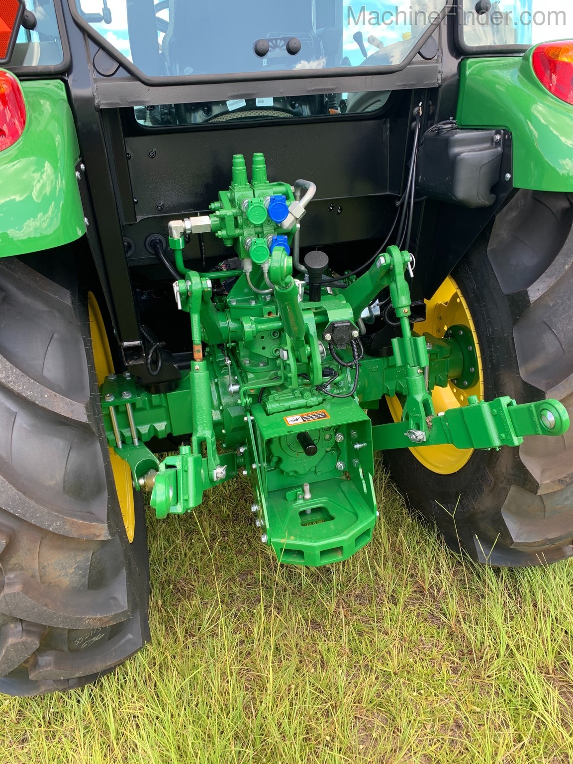 2020 John Deere 5100E Image 6