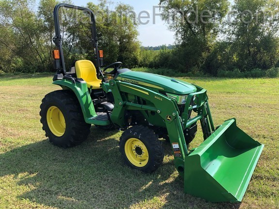 2020 John Deere 3032E Image 2
