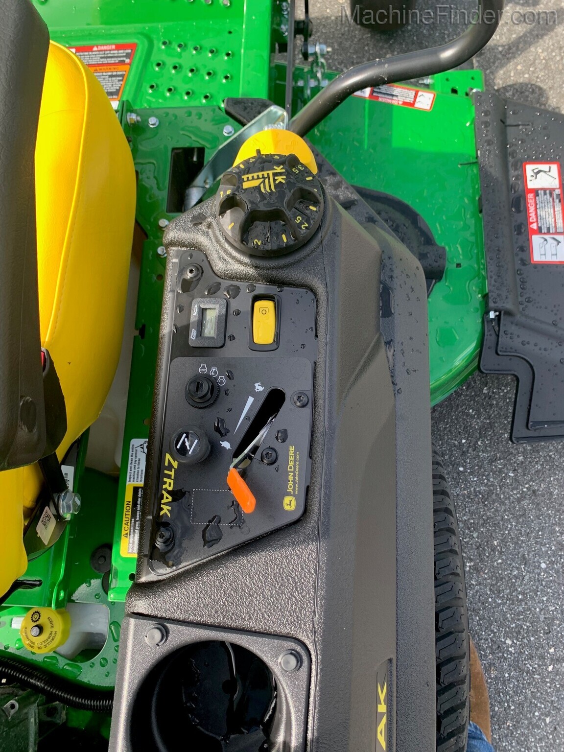 2020 John Deere Z735E Image 9