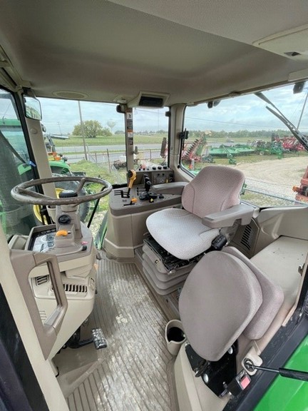 2015 John Deere 6170M Image 5