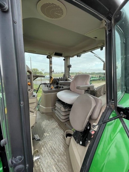 2015 John Deere 6170M Image 11