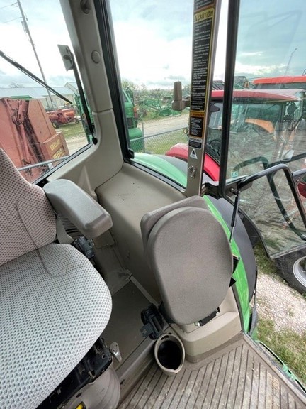 2015 John Deere 6170M Image 12