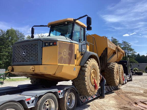 Photo of a 2019 John Deere 410E