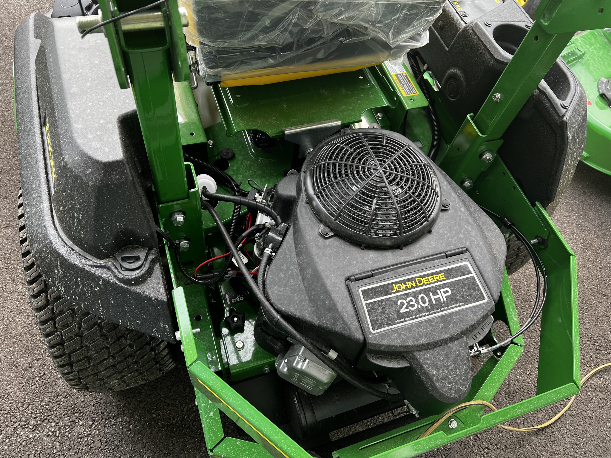 2025 John Deere Z720E Image 6
