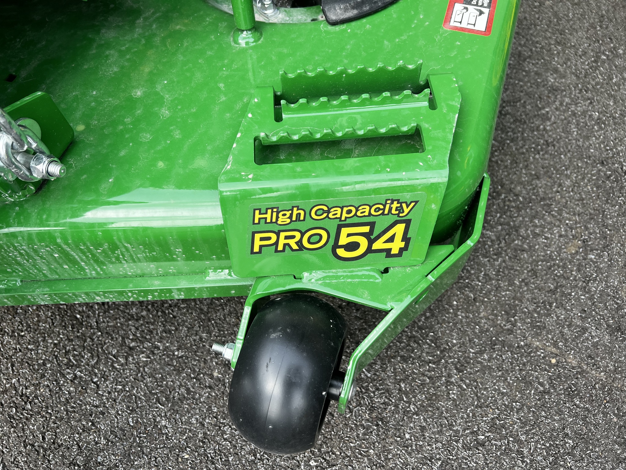 2025 John Deere Z720E Image 8