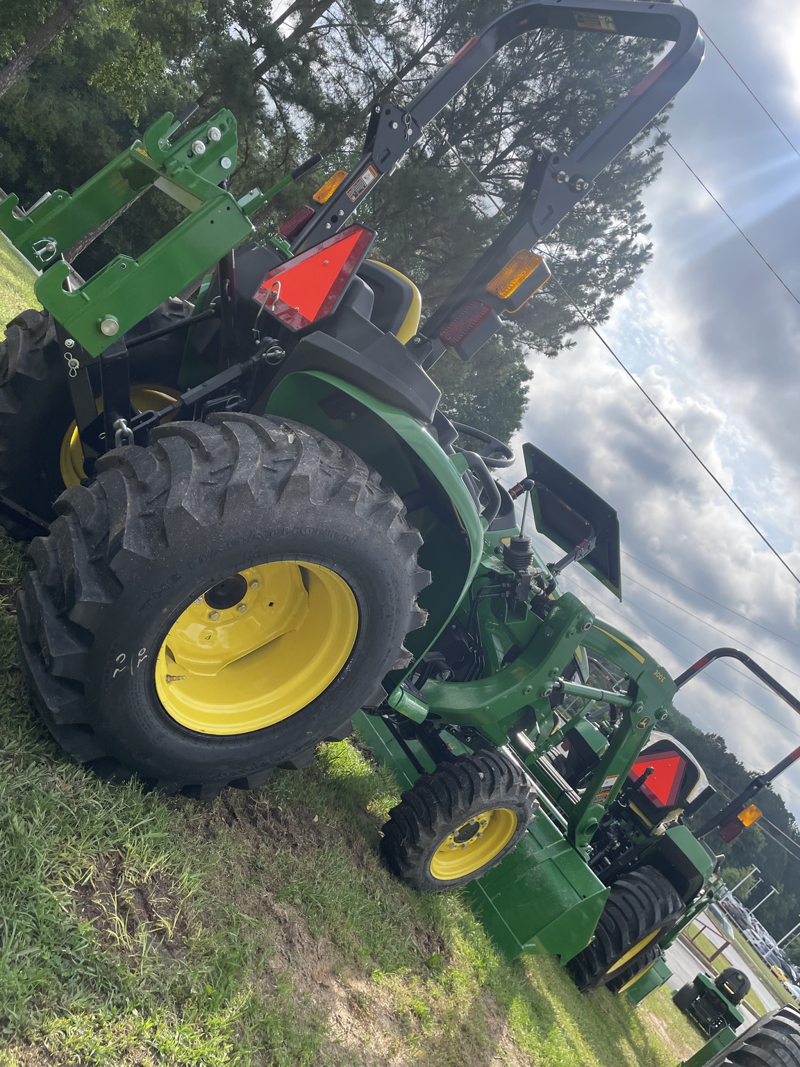 2022 John Deere 3032E Image 13