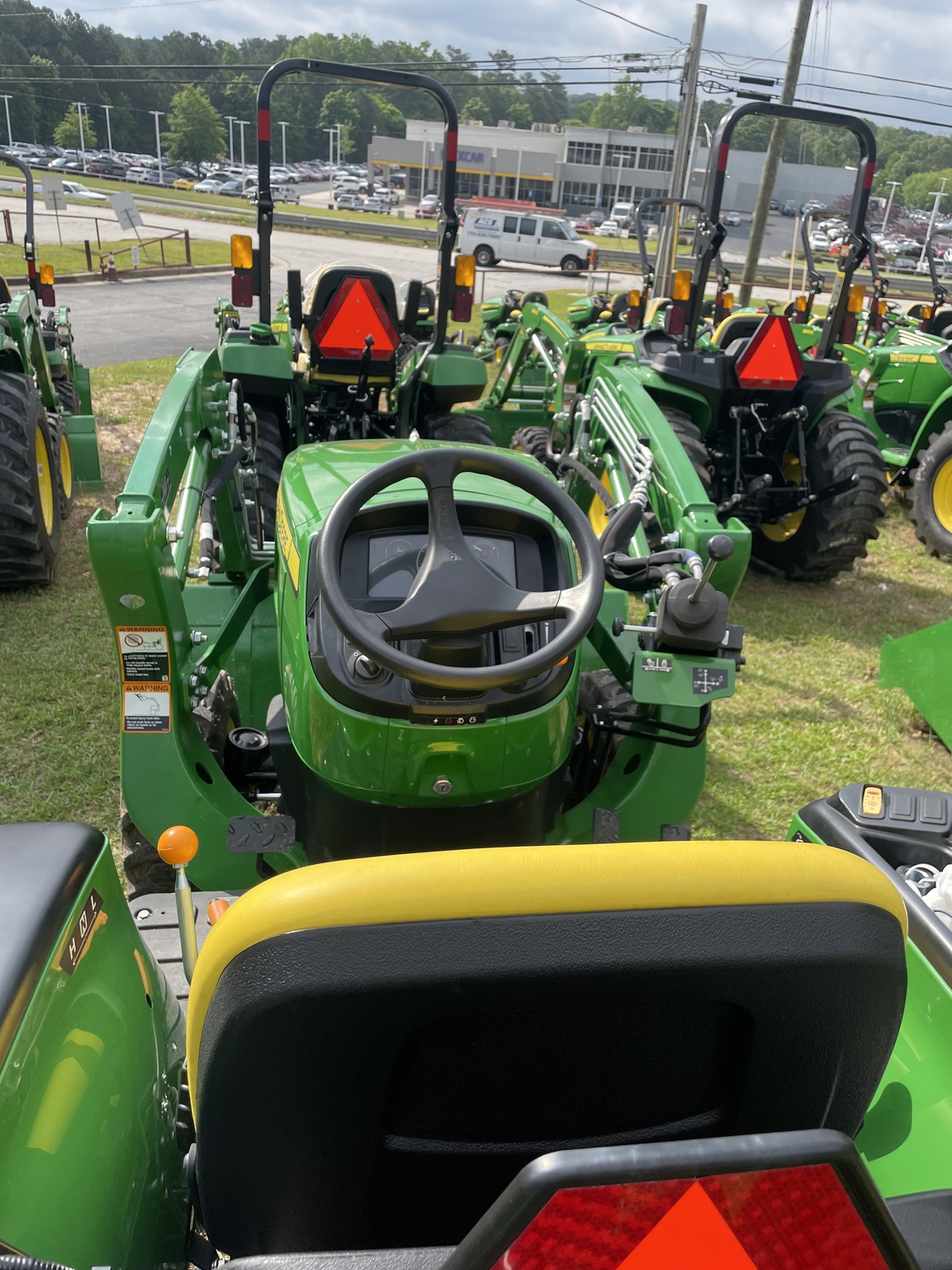 2022 John Deere 3032E Image 8