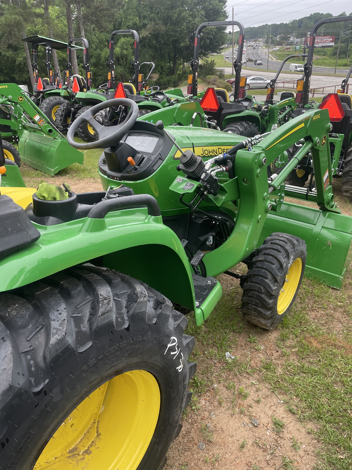 2022 John Deere 3032E Image 7