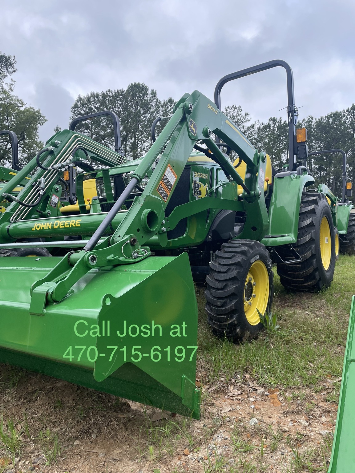 2022 John Deere 3032E Image 1