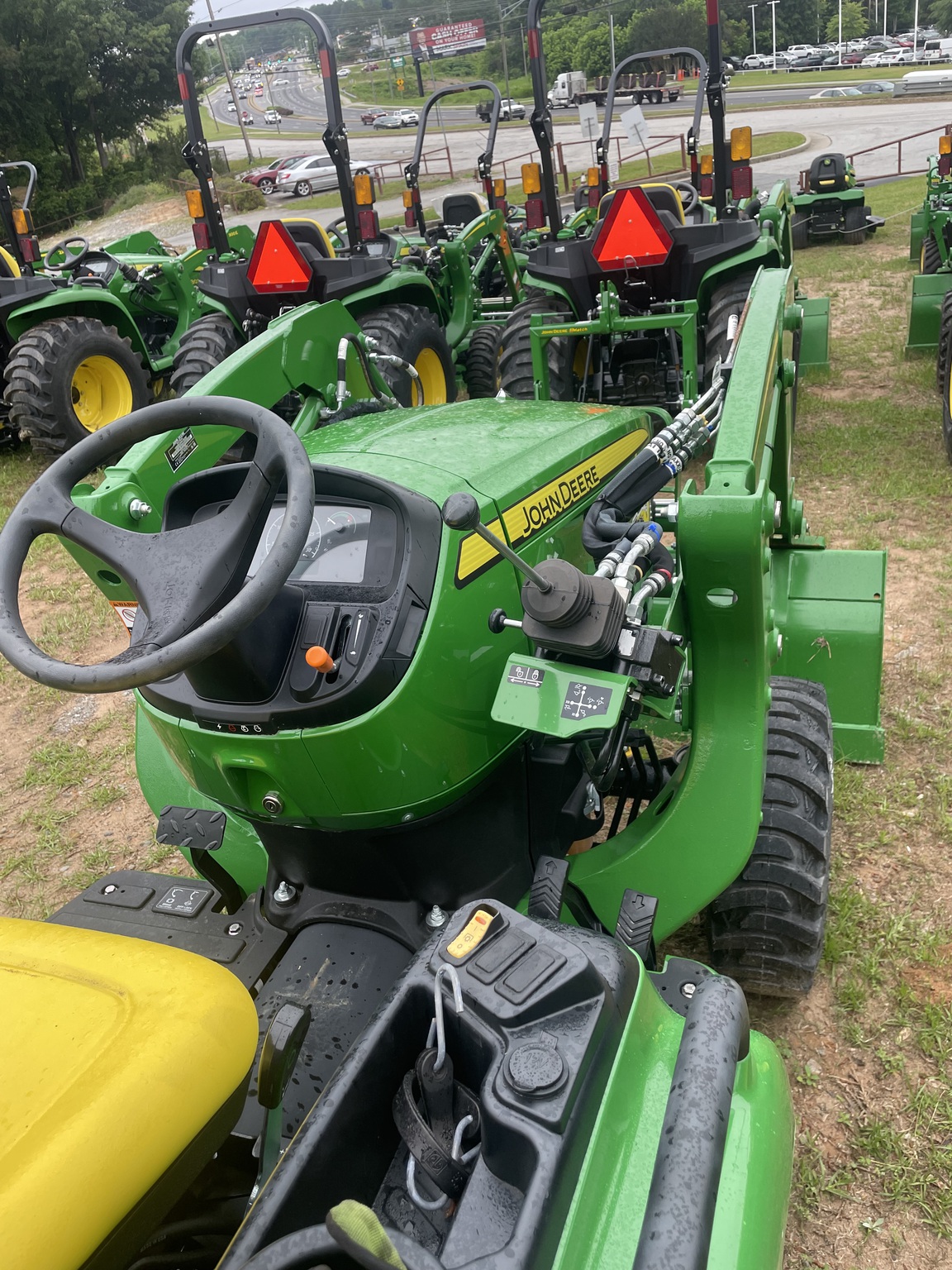 2022 John Deere 3032E Image 5
