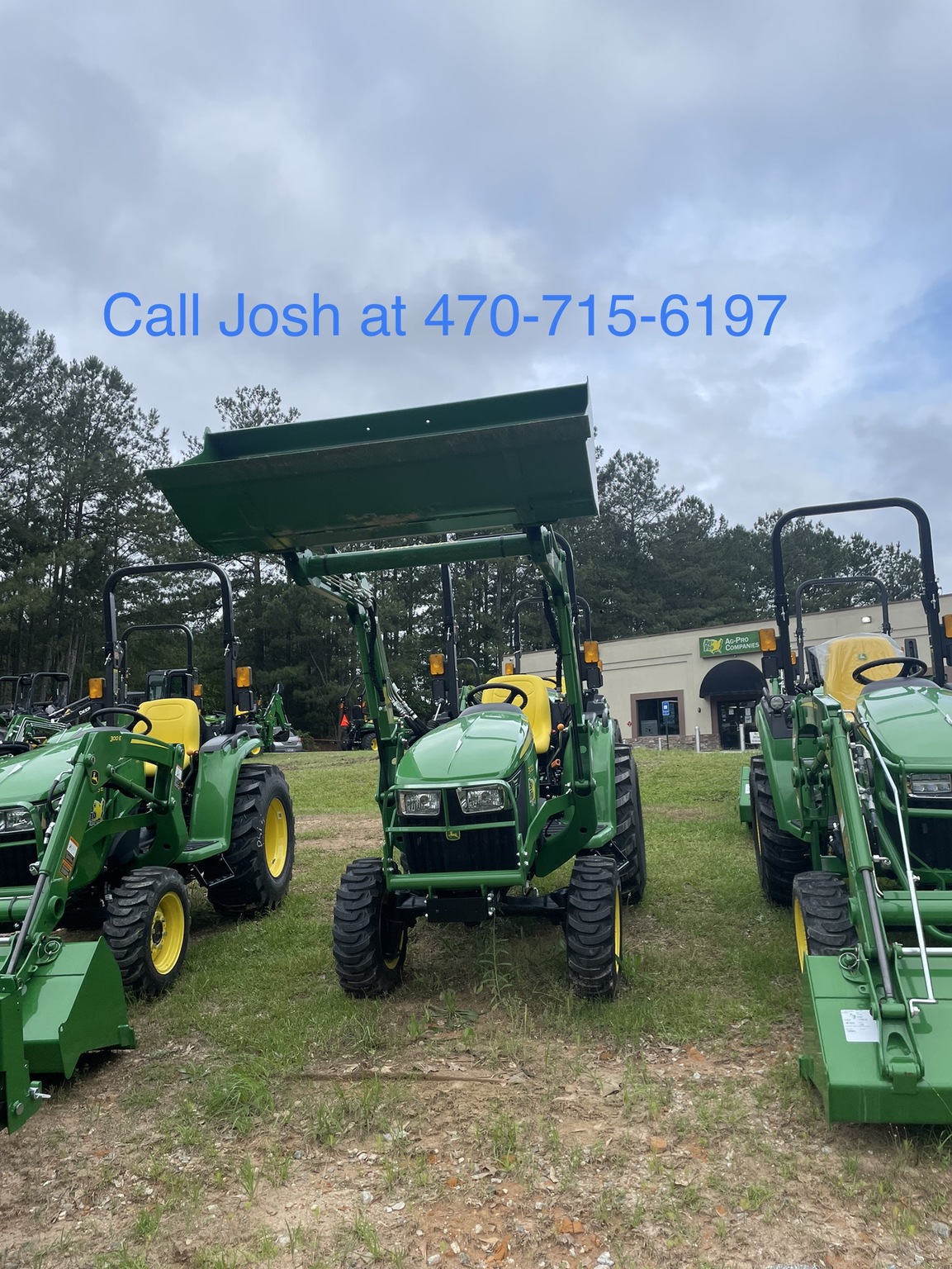 2022 John Deere 3032E Image 3