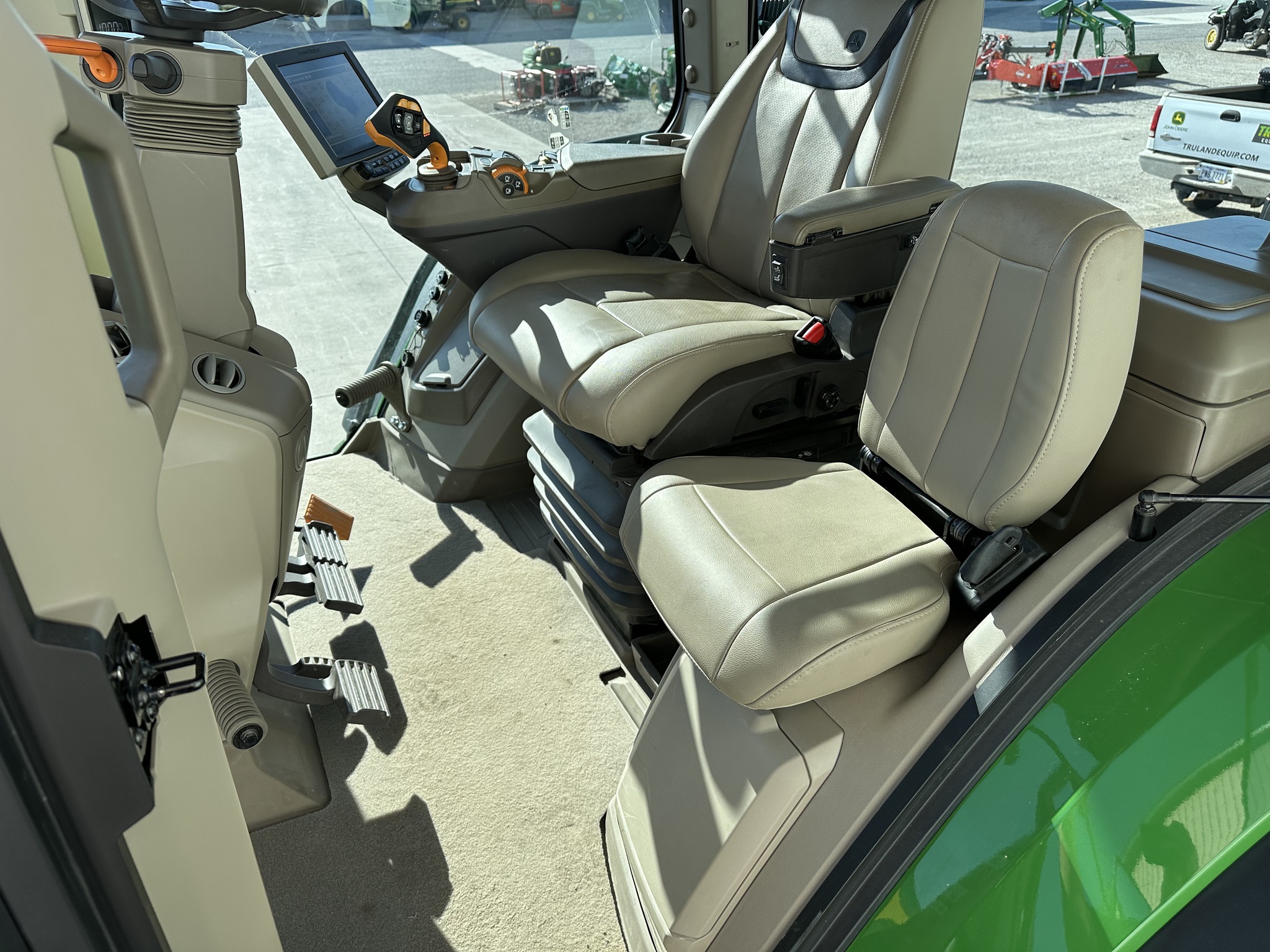 2023 John Deere 7R 230 Image 28