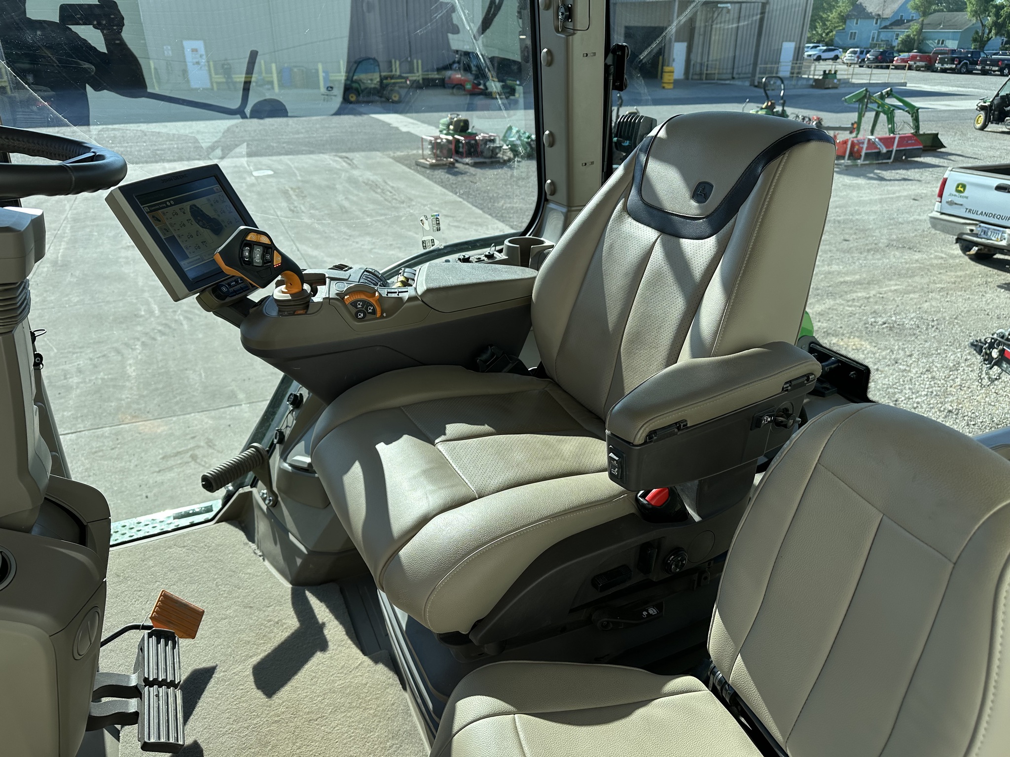 2023 John Deere 7R 230 Image 29