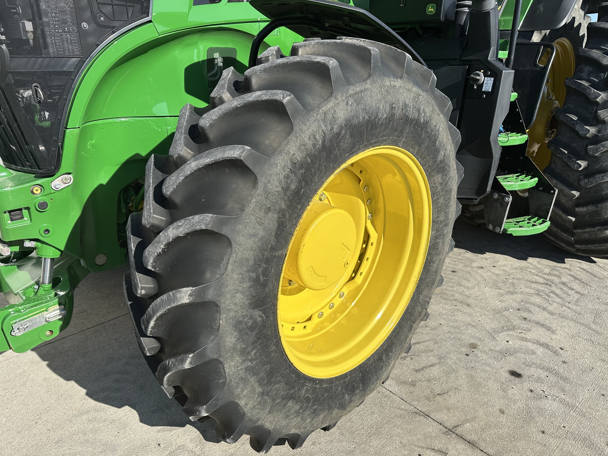 2023 John Deere 7R 230 Image 12