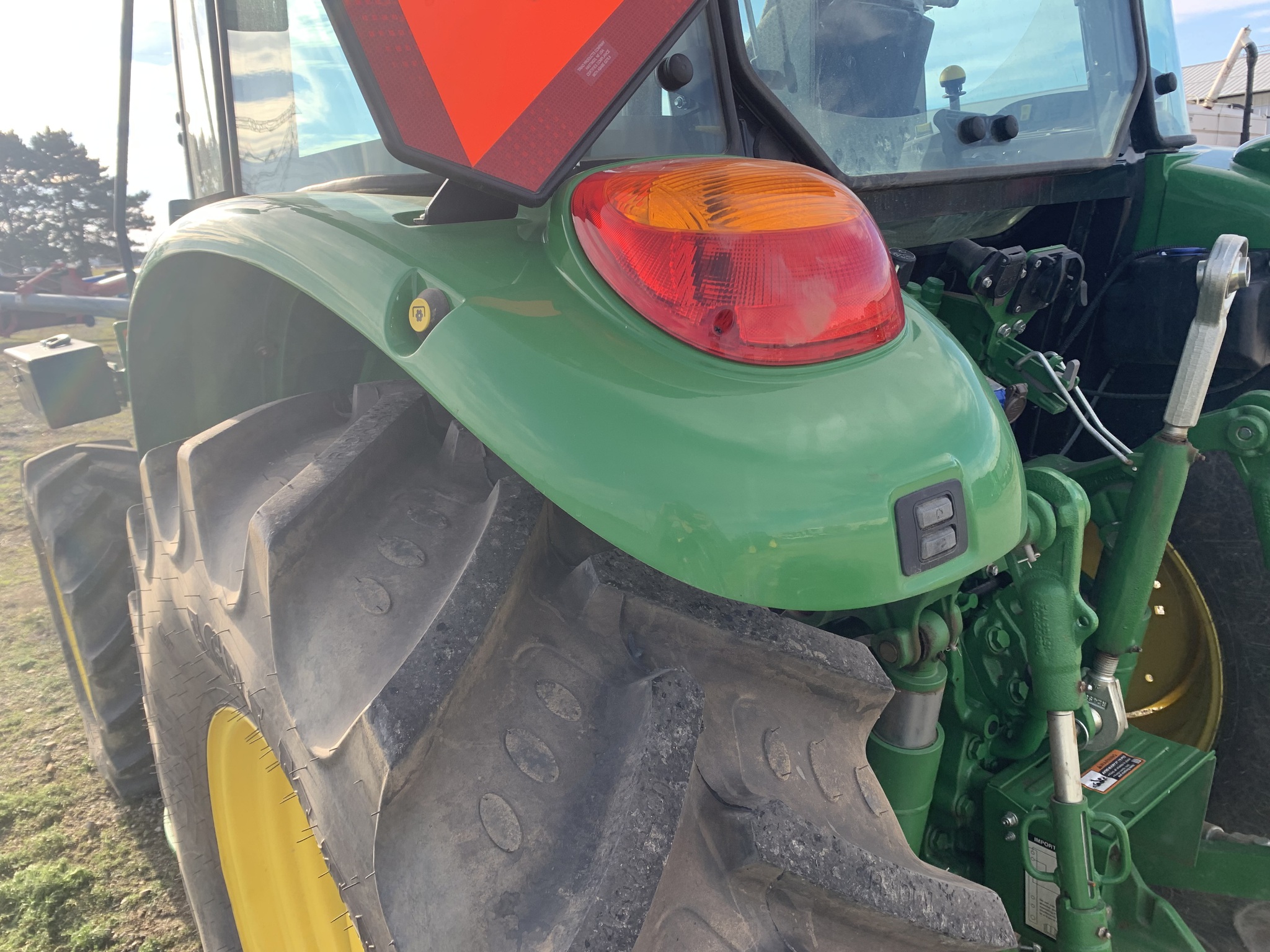 2023 John Deere 5105M Image 9