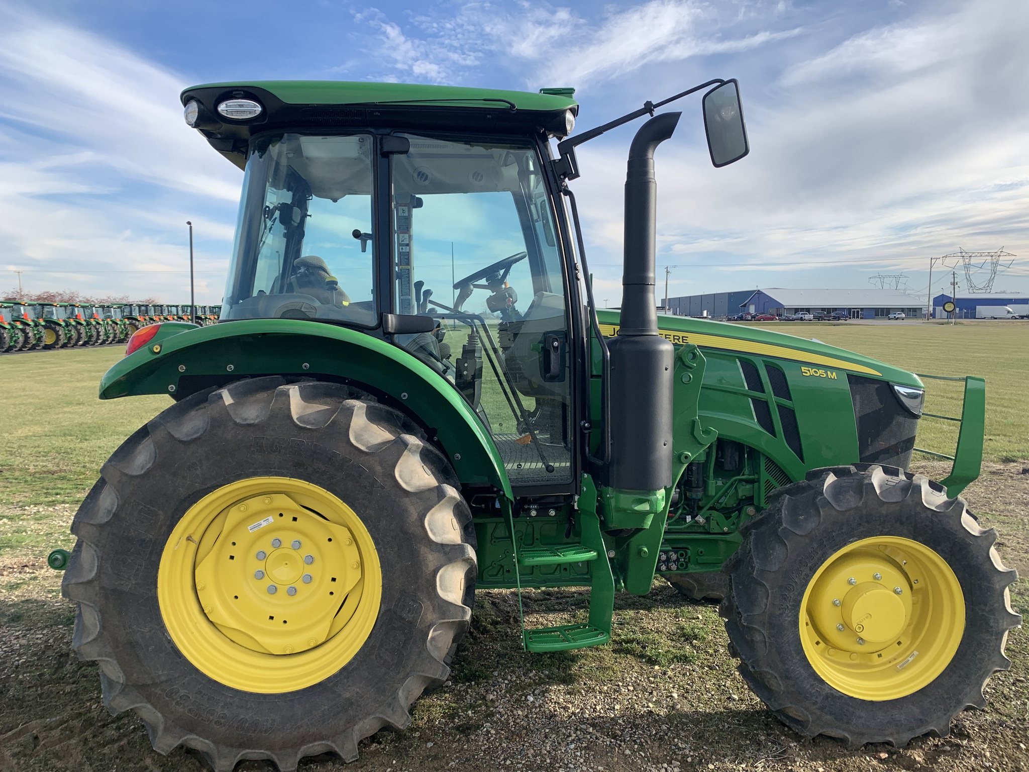 2023 John Deere 5105M Image 4