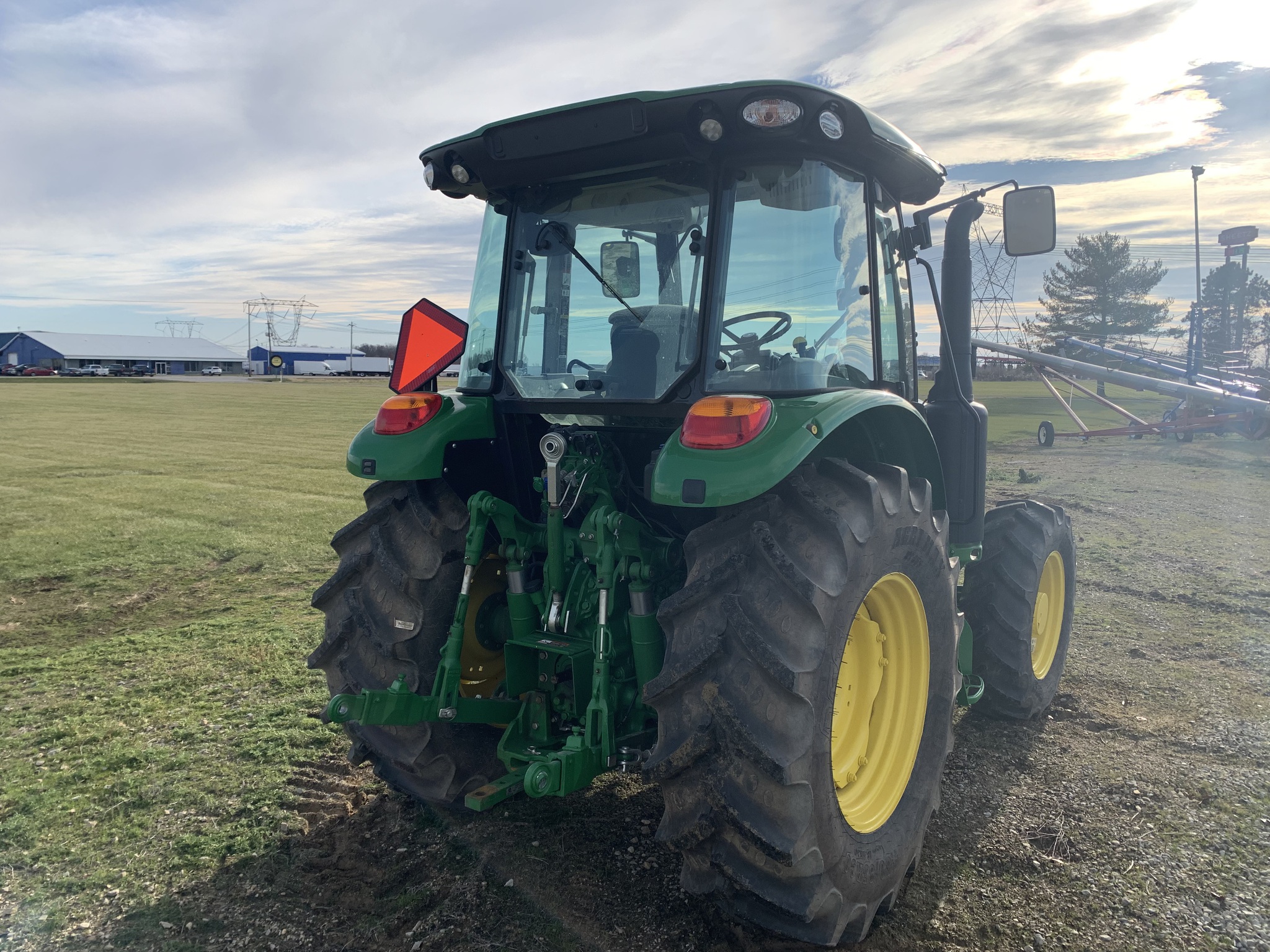 2023 John Deere 5105M Image 5