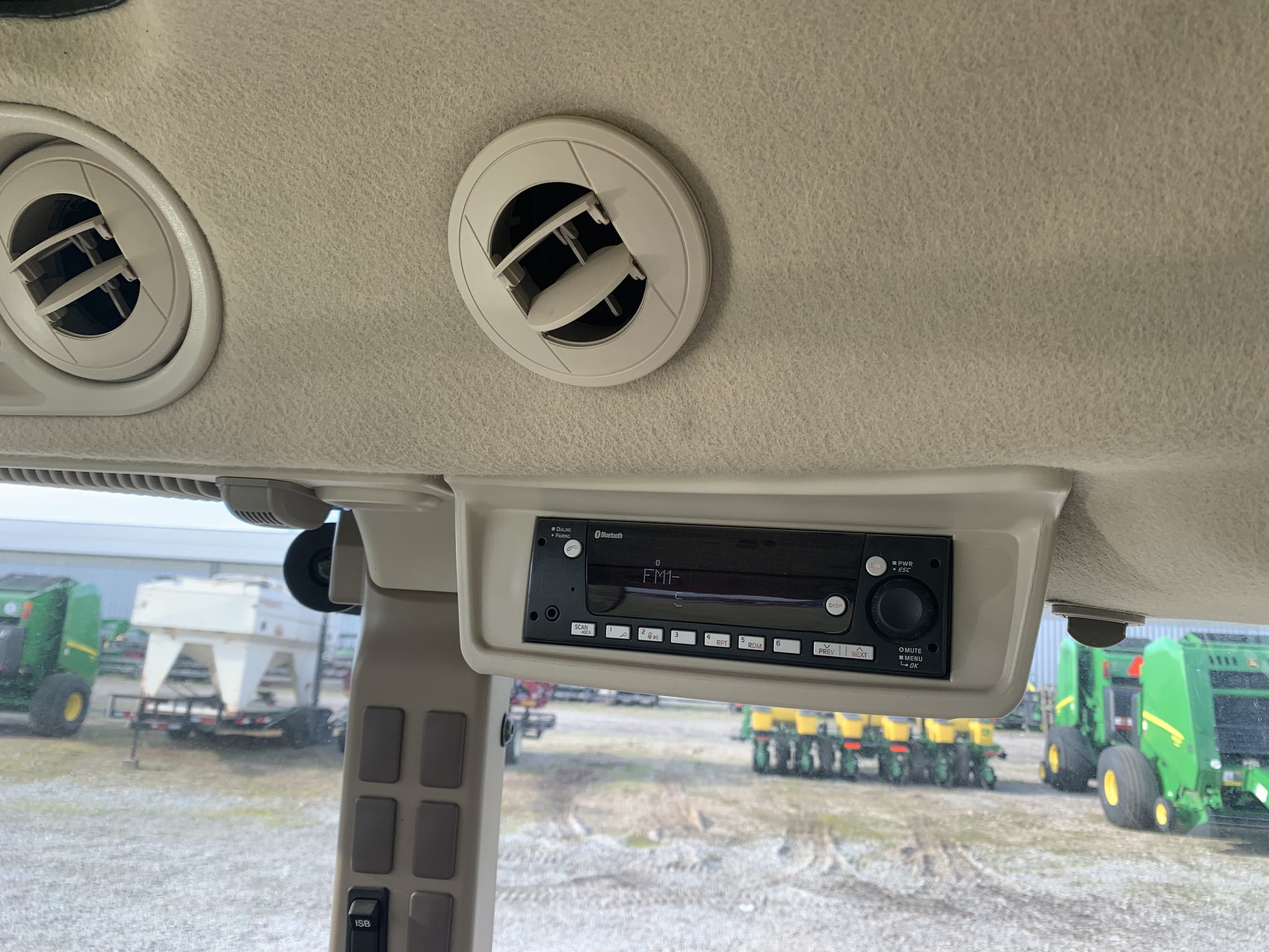 2023 John Deere 5105M Image 15