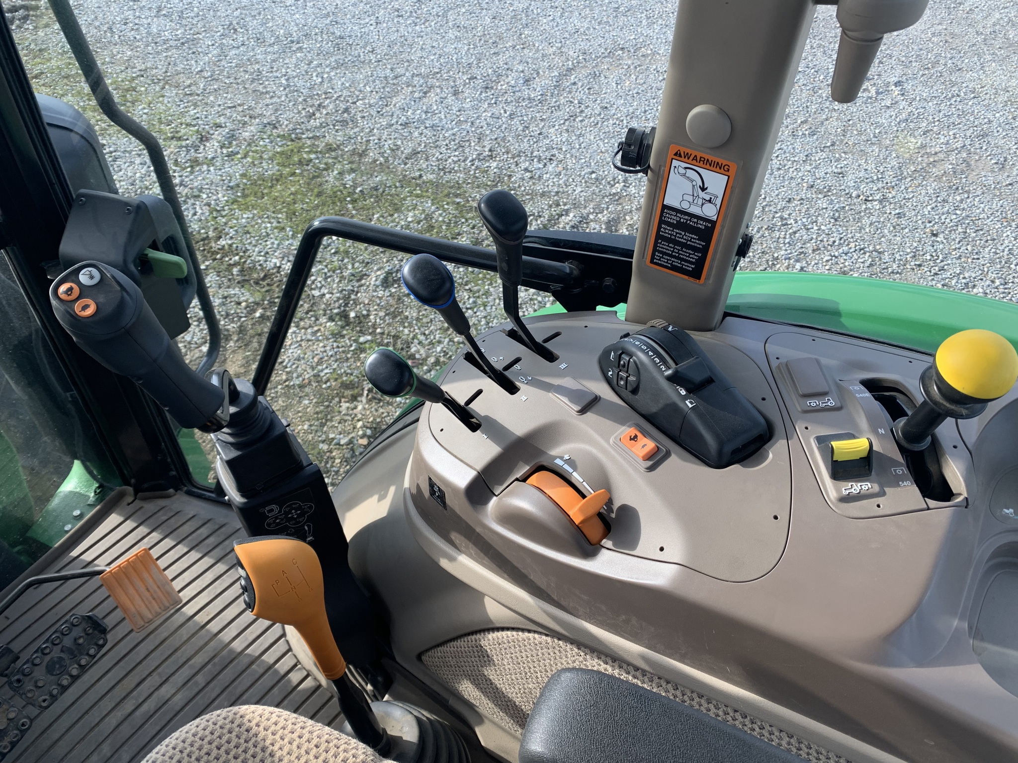 2023 John Deere 5105M Image 14