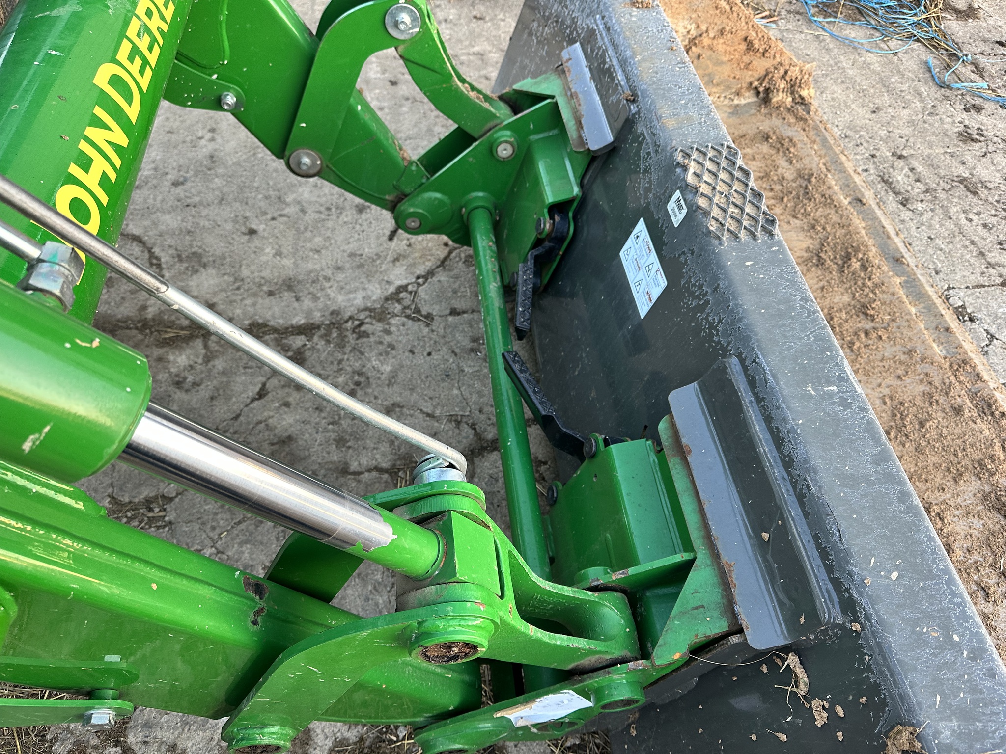 2022 John Deere 6120E Cab Image 10
