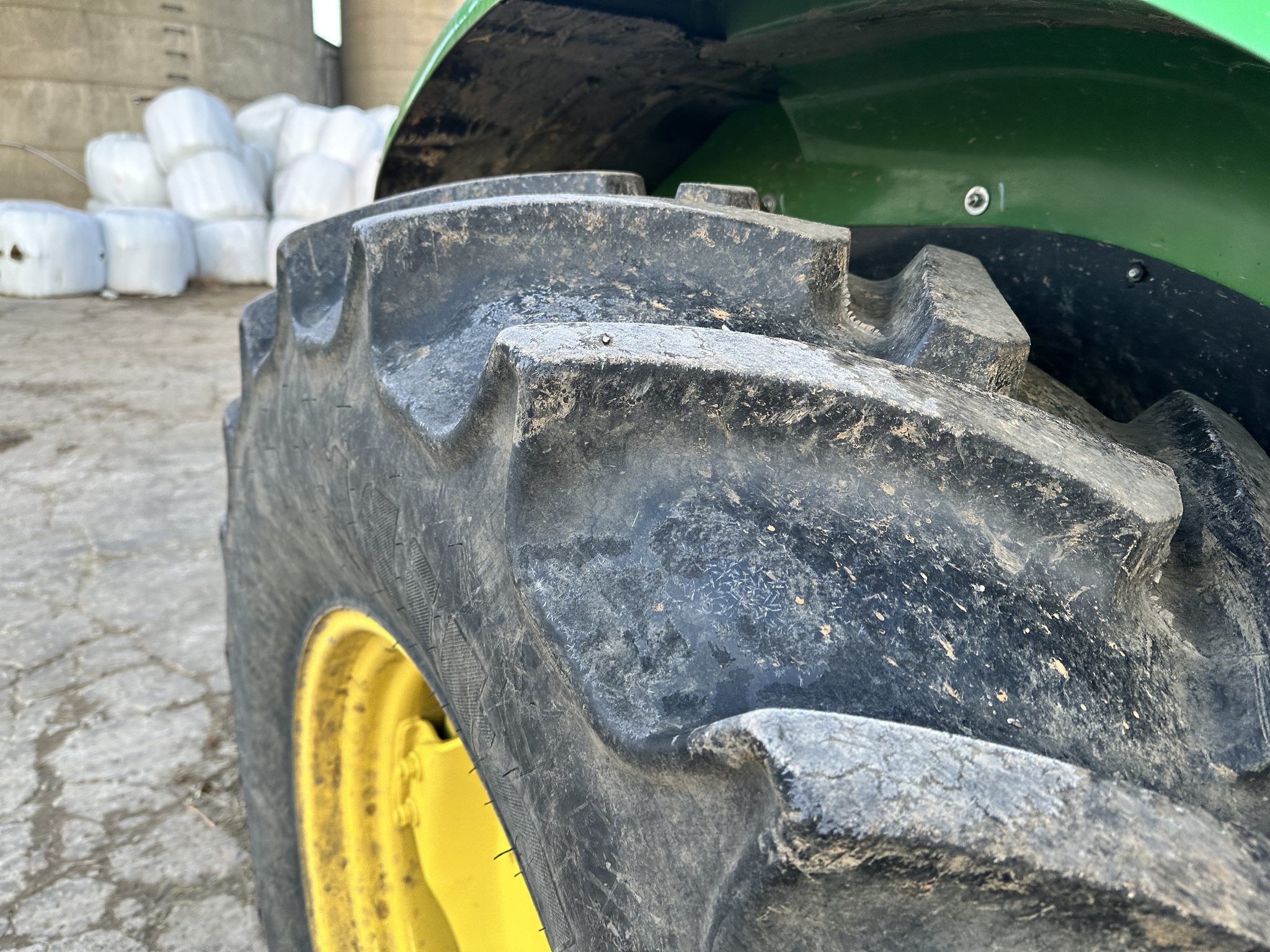2022 John Deere 6120E Cab Image 9