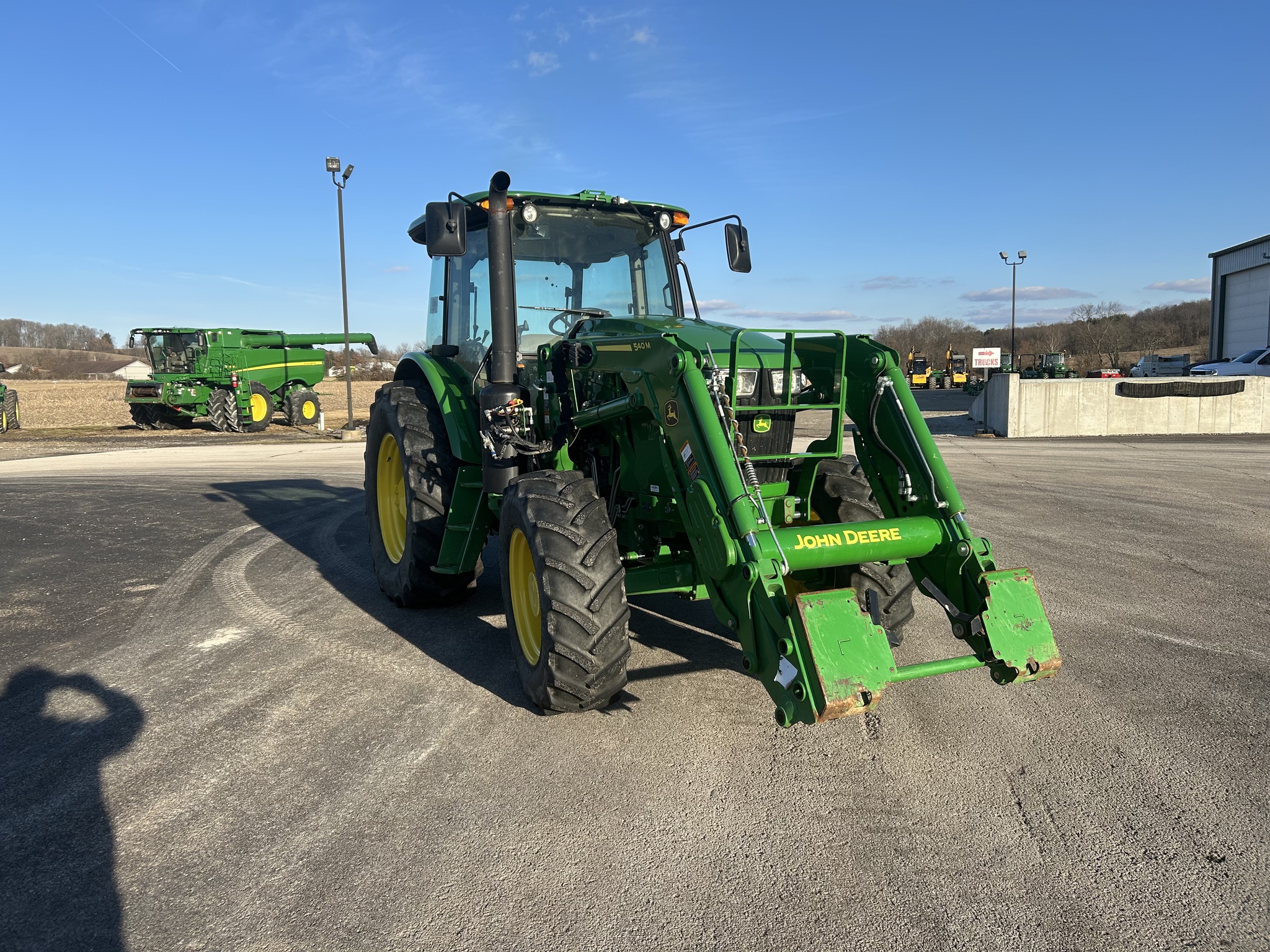 2022 John Deere 6120E Cab Image 5