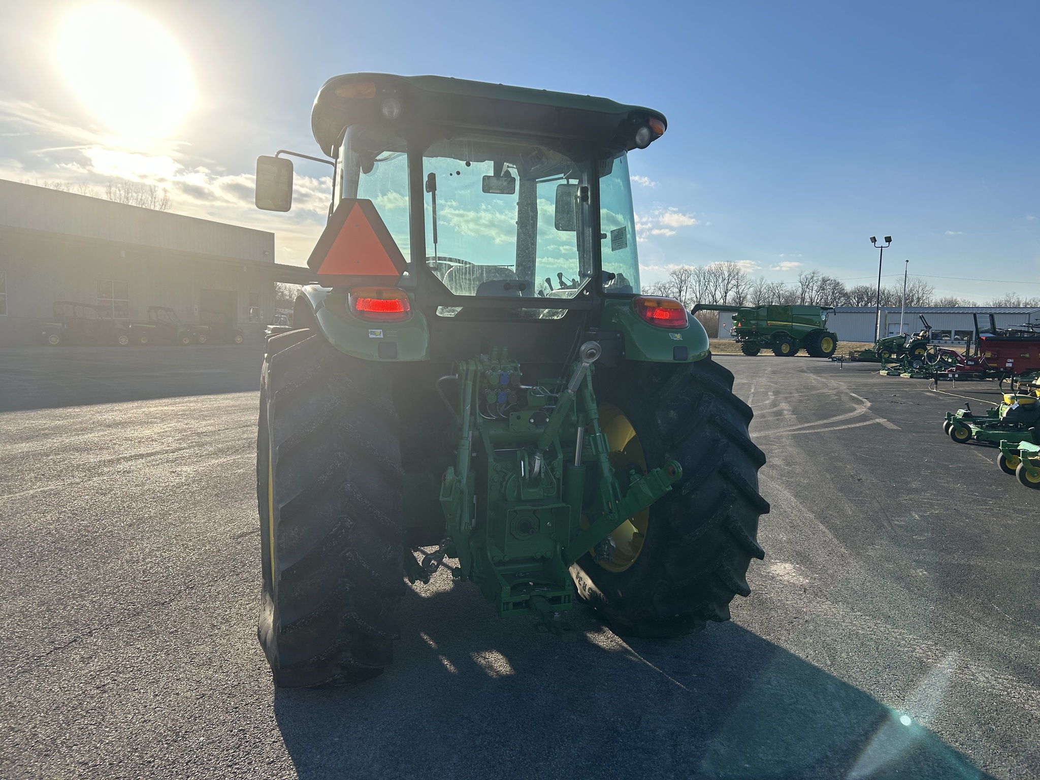2022 John Deere 6120E Cab Image 3