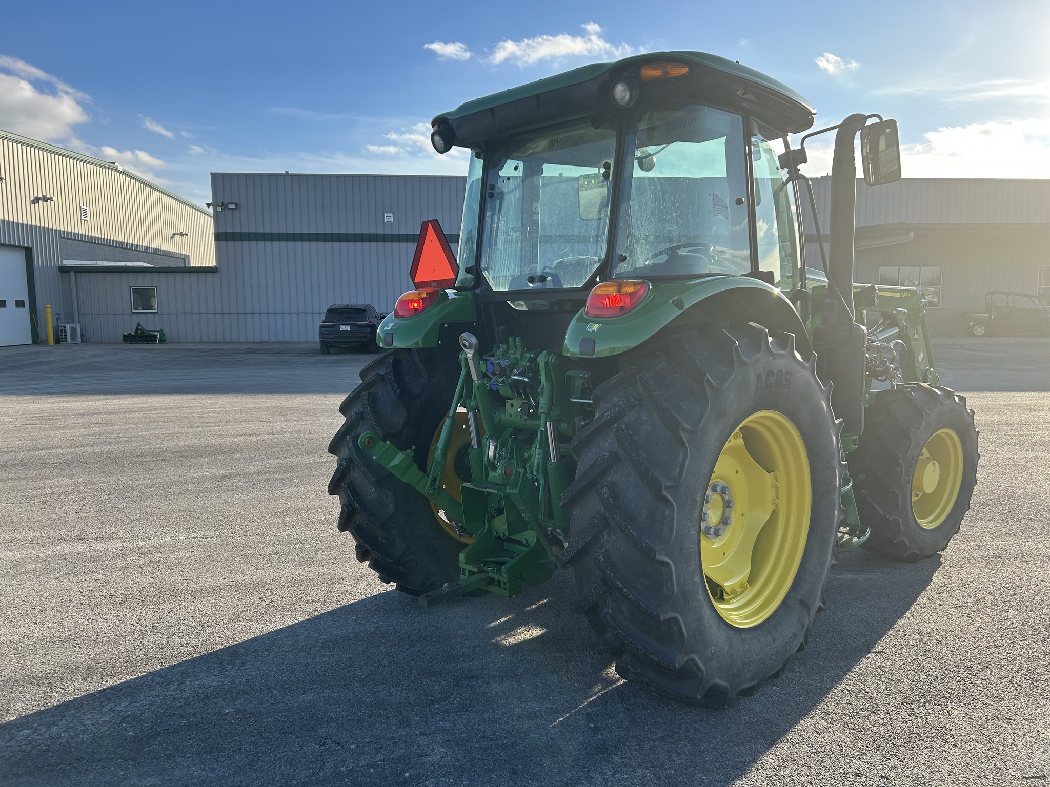 2022 John Deere 6120E Cab Image 4