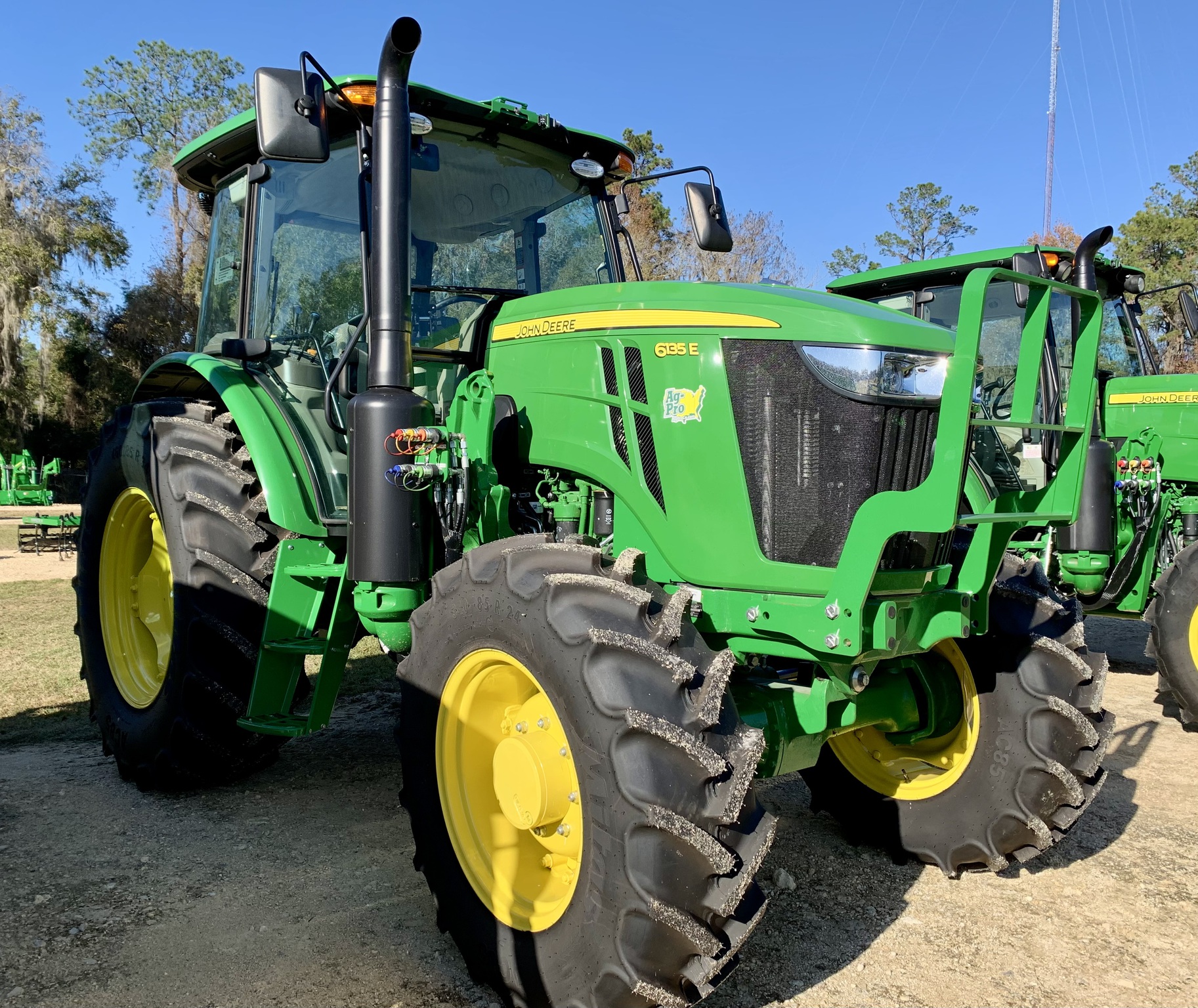 2023 John Deere 6135E Image 6