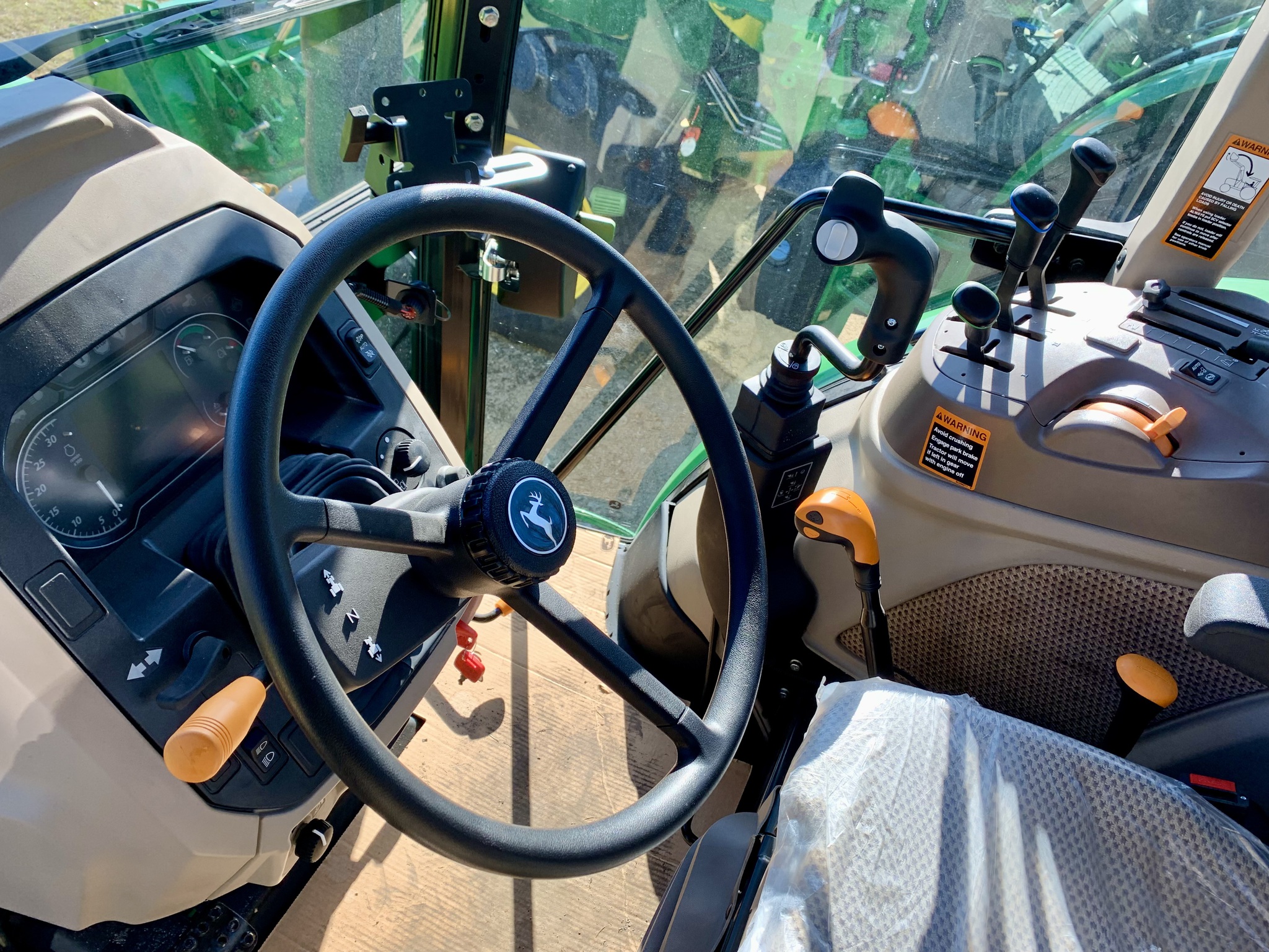 2023 John Deere 6135E Image 8