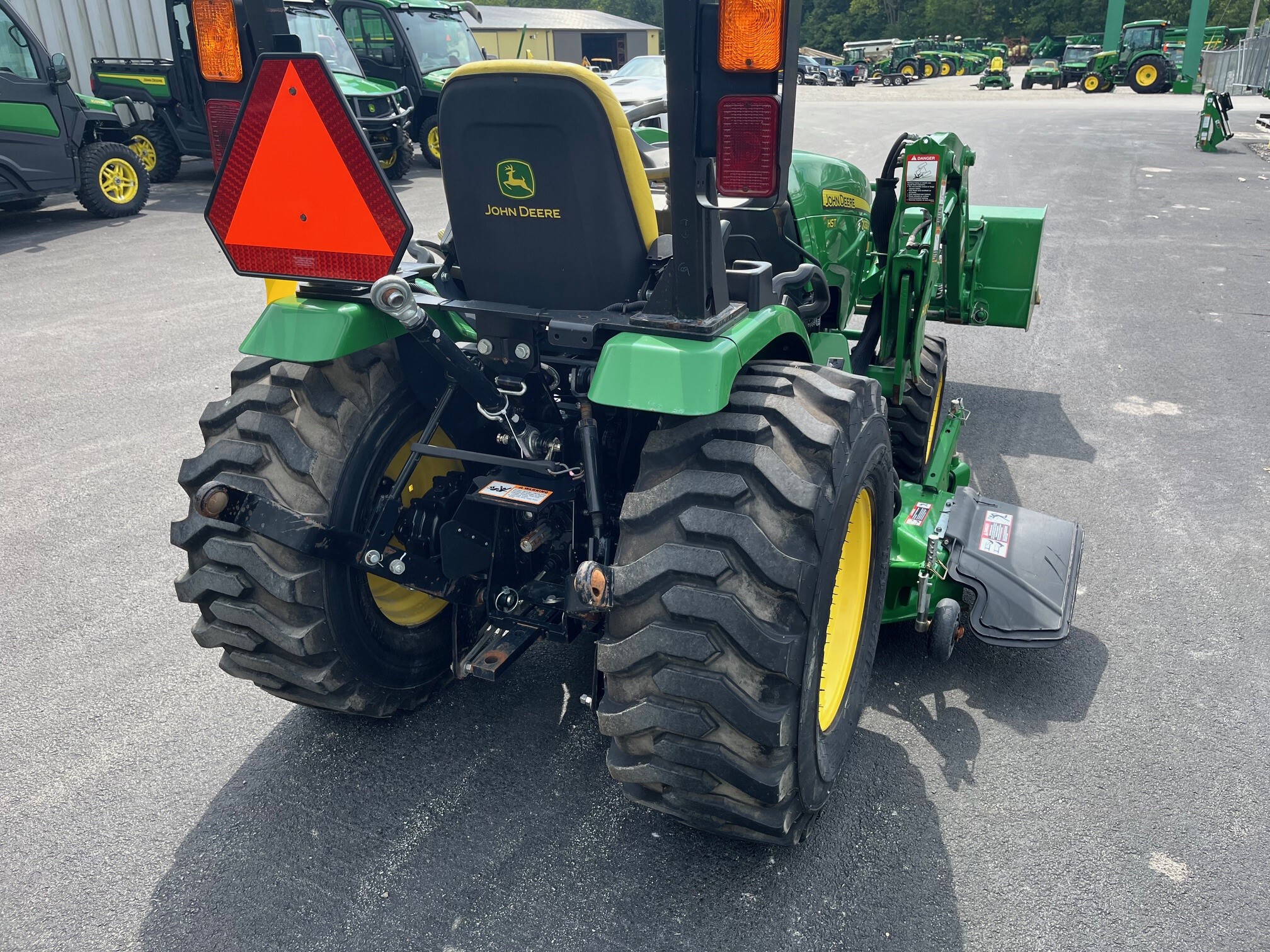 2016 John Deere 2032R Image 5